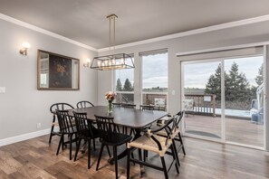 Dining - Vineyard Vista Retreat | Close to Wineries, Lakes, & More! Sleeps 6, Hot Tub (Clements)