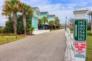 Property grounds - Saltwater Sanctuary - Four Bedroom Marsh Front Home with Community Pool (Garden City Beach)