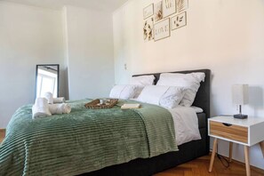 2 bedrooms, iron/ironing board, WiFi, bed sheets