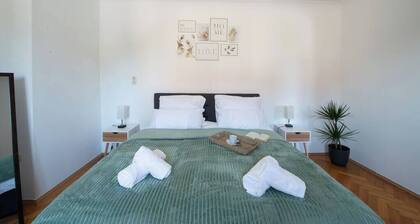 BeSSa Homes Haag 6 Personen 2 Schlafzimmer, 3 Betten, Balkon