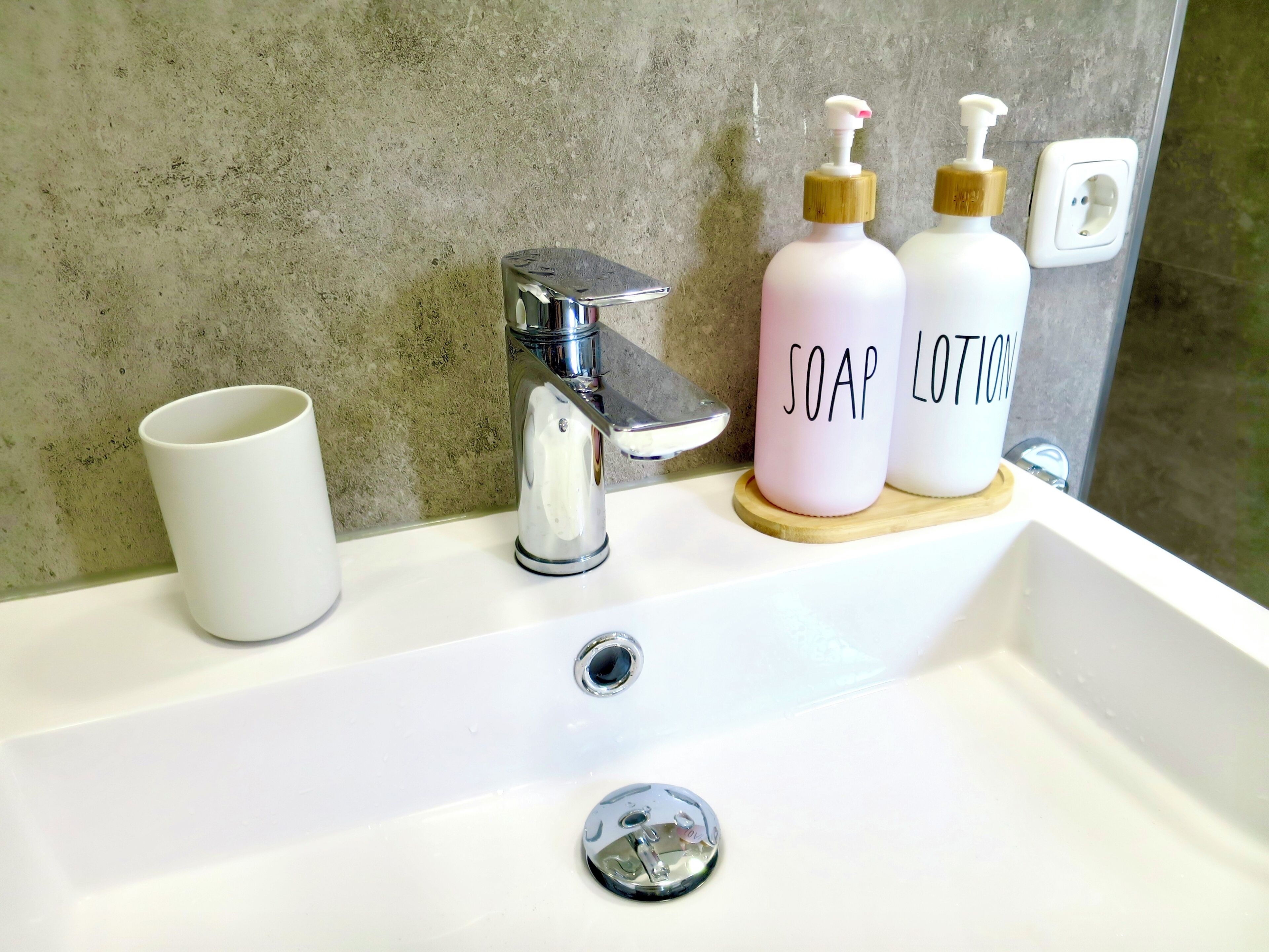 bathroom with complimentary amanities