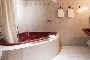 ห้องจูเนียร์, ระเบียง | ห้องน้ำ | ของใช้ในห้องน้ำฟรี, ไดร์เป่าผม, ผ้าเช็ดตัว, สบู่