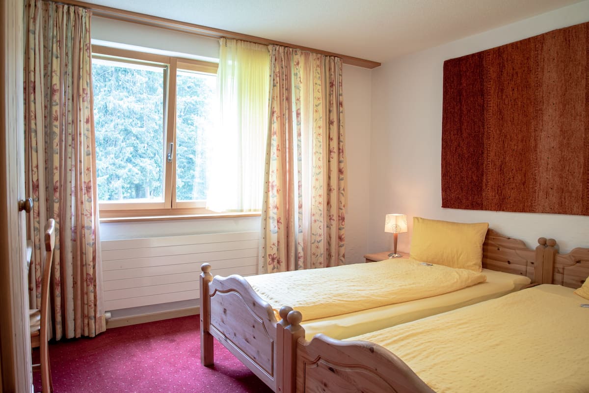 Premium-Family Room | 2 bedrooms, hypo-allergenic bedding, soundproofing, free WiFi
