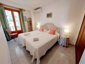 3 bedrooms, in-room safe, iron/ironing board, travel crib