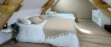 2 bedrooms, iron/ironing board, bed sheets