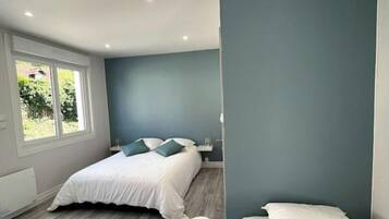 2 slaapkamers, een strijkplank/strijkijzer, beddengoed