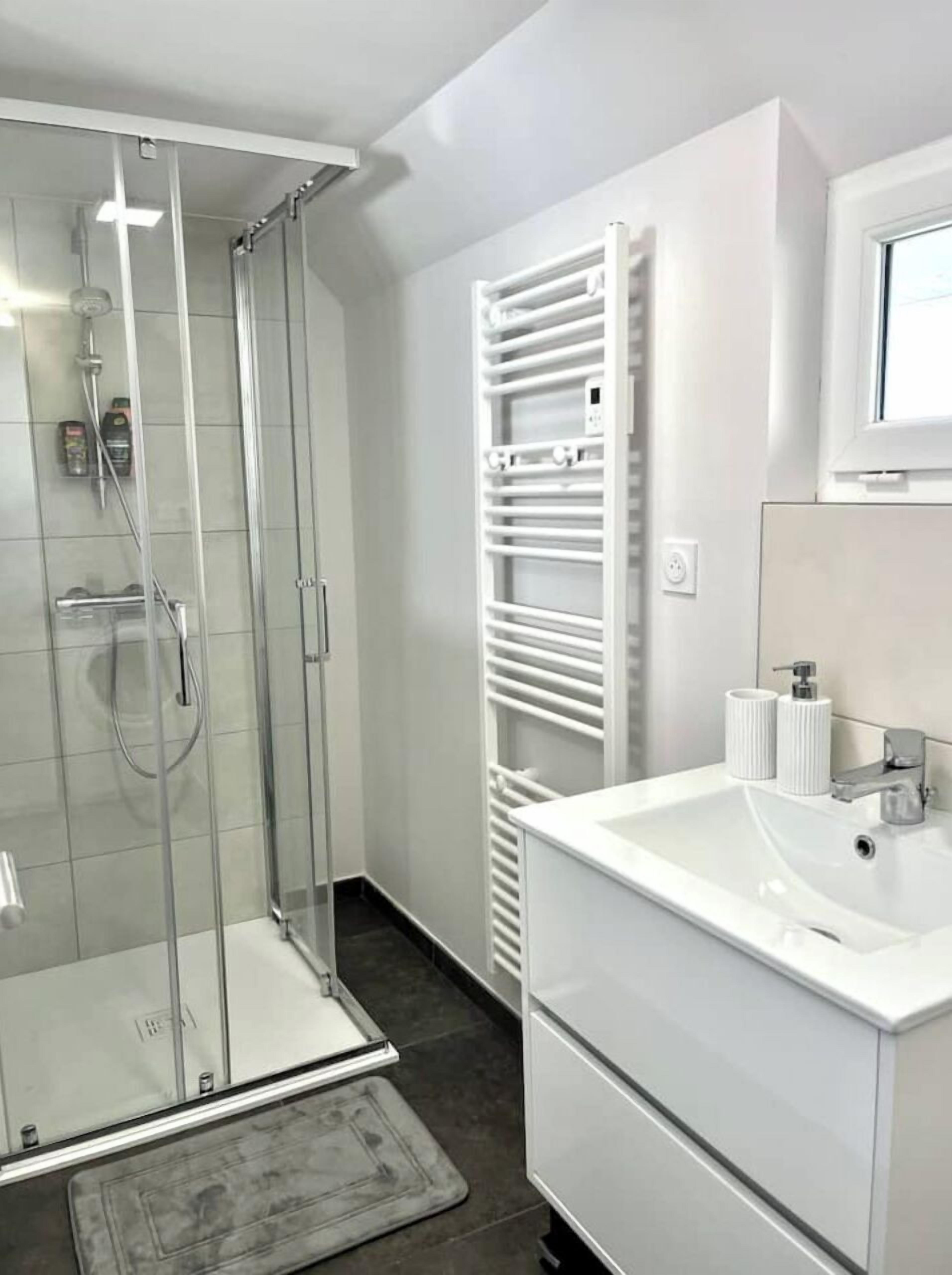 Kostenlose Toilettenartikel, Haartrockner, Handtücher, Seife