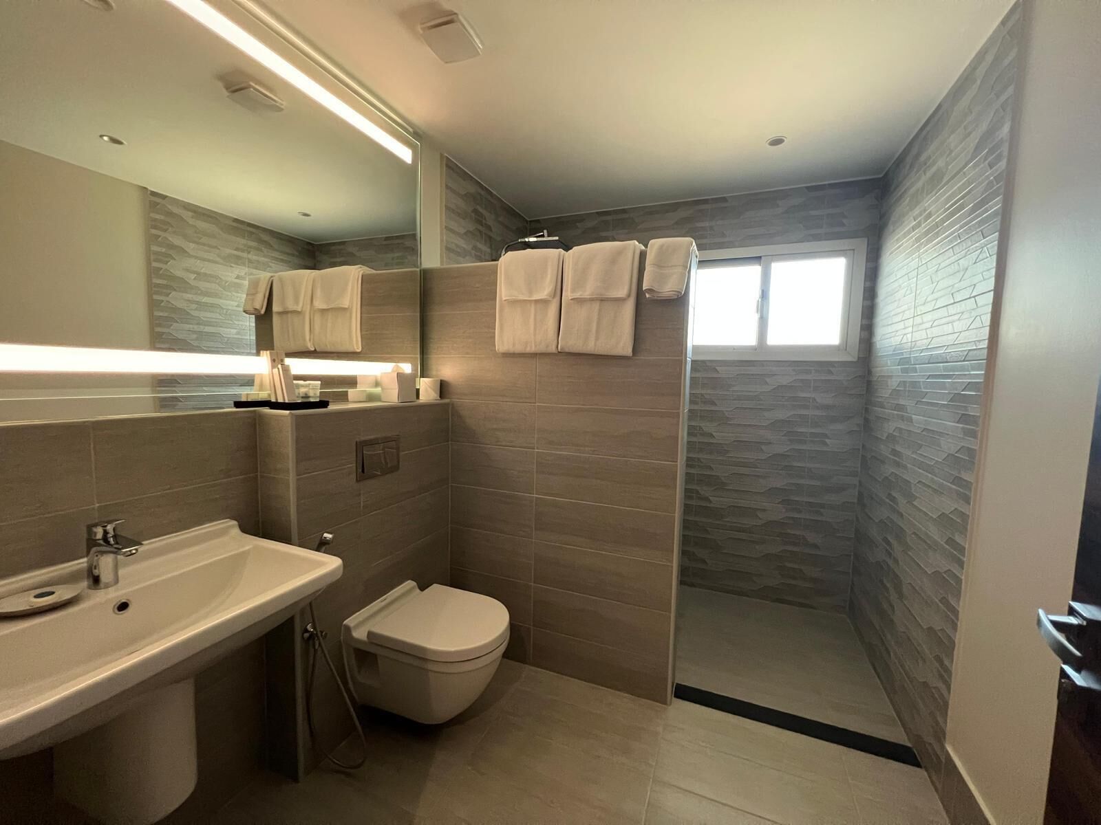 3 Bedroom Villa With Private Swimming Pool | ห้องน้ำ | รองเท้าสวมภายในห้อง
