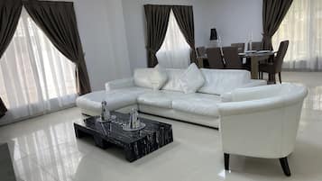 3 Bedroom Villa With Private Swimming Pool | Oleskelualue