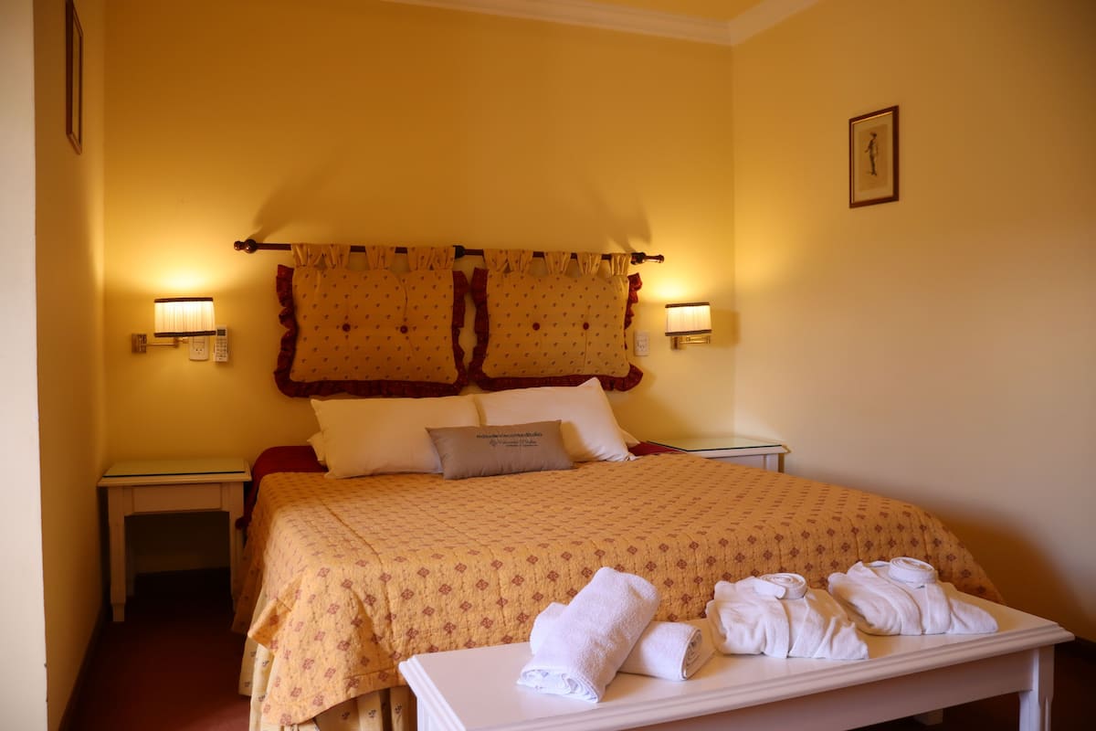 Premium Triple Room | Desk, laptop workspace, free WiFi, bed sheets
