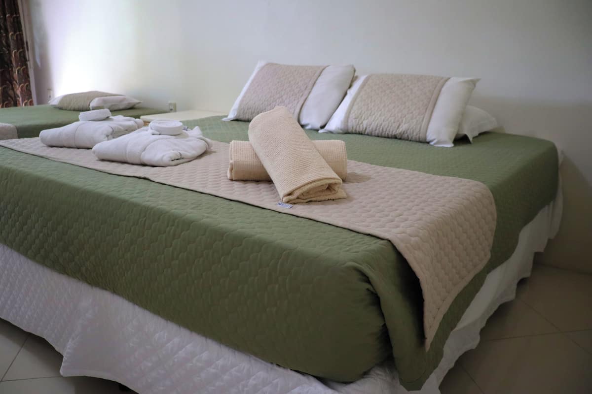 Deluxe Triple Room | Desk, laptop workspace, free WiFi, bed sheets