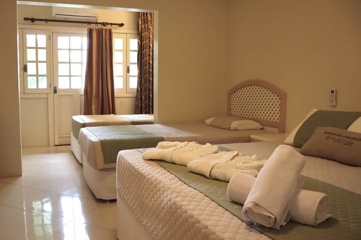 Standard Quadruple Room | Desk, laptop workspace, free WiFi, bed sheets