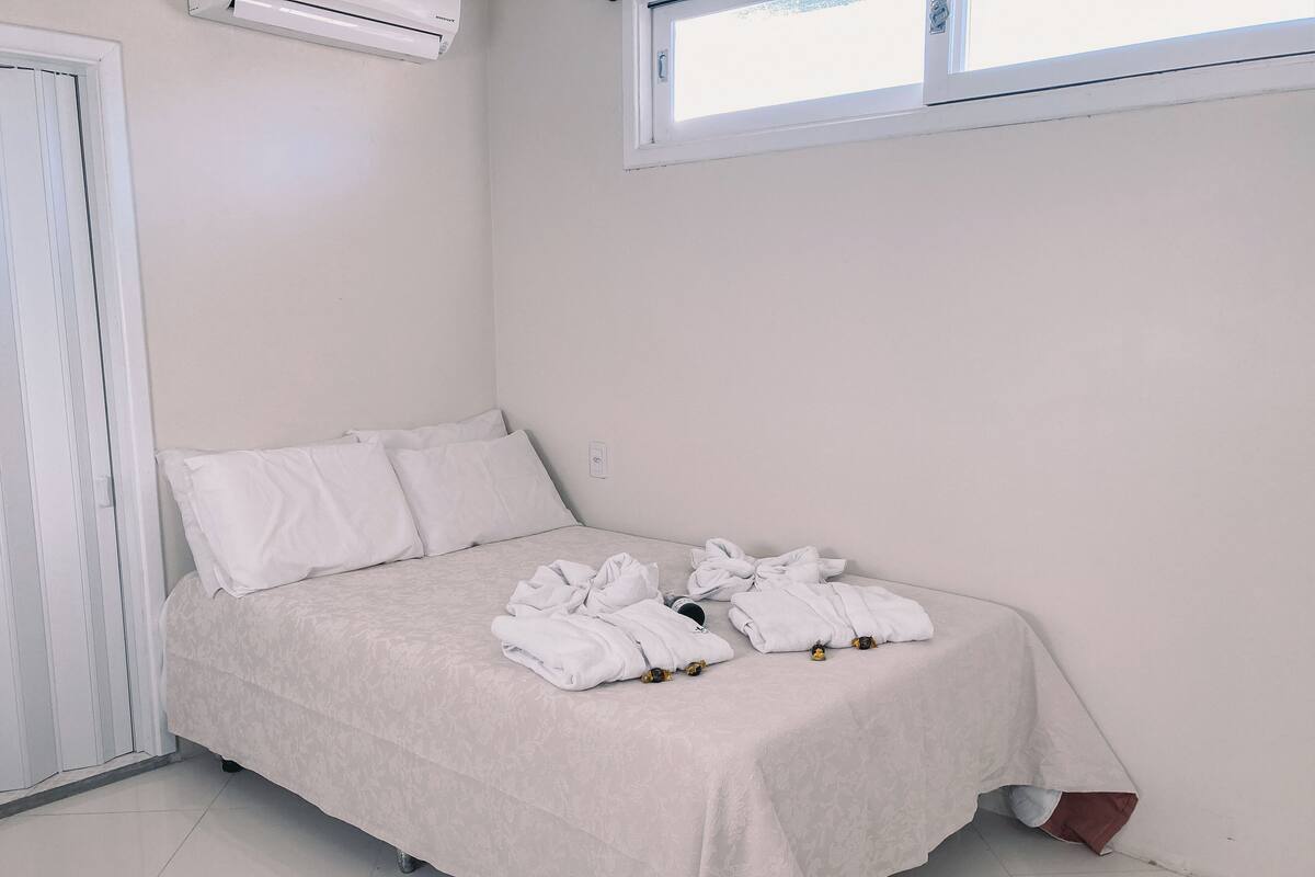 Desk, laptop workspace, free WiFi, bed sheets