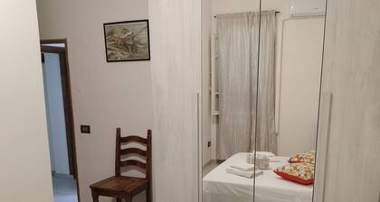 Rooms with private bathroom near Lake Corbara