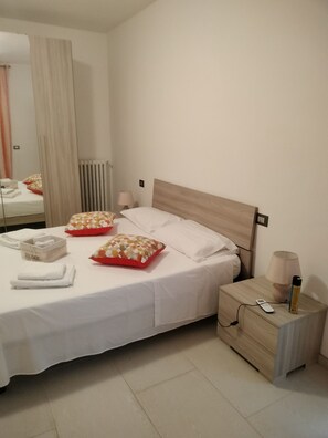 3 chambres, fer et planche à repasser, Wi-Fi, draps fournis