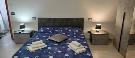 3 chambres, fer et planche à repasser, Wi-Fi, draps fournis