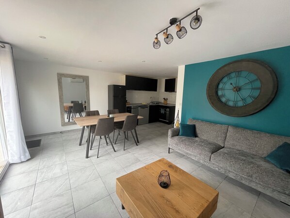 TV - Appartement T3 au RDC dans résidence sécurisé avec terrasse et barbecue (Martigues)