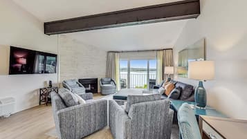 TV, fireplace