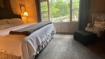 3 bedrooms, desk, iron/ironing board, WiFi (free)