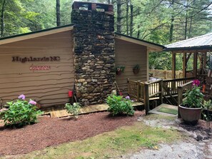 Property grounds - Walk to Waterfalls!  Cozy All Seasons Highlands Cabin 6 min to Town (Highlands)