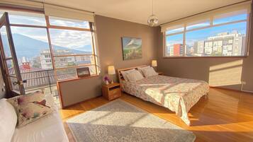 3 bedrooms, desk, iron/ironing board, WiFi