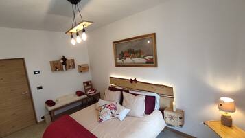 4 quartos, cofres nos quartos, escrivaninha