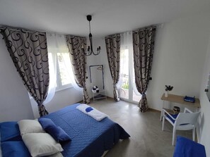 4 bedrooms, in-room safe, desk, iron/ironing board - Holiday apartment Tirano, station and services: the base for Valtellina  (Tirano)