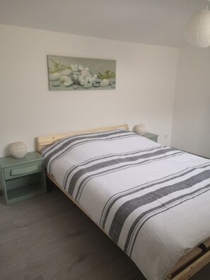 1 Schlafzimmer, Reisekinderbett, kostenloses WLAN, Bettwäsche