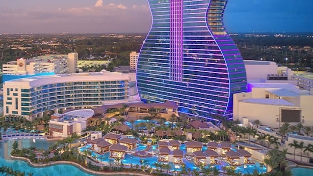 A resort with a large building shaped like a guitar, featuring multiple swimming pools and a beachfront. - Cozy Studio in Miami (Miami)