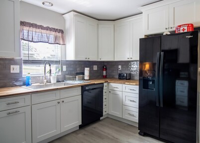 Brilliance of Bradshaw! 10 min from Downtown Knoxville!