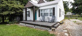 Brilliance of Bradshaw! 10 min from Downtown Knoxville!