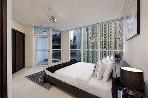 3 bedrooms, in-room safe, desk, blackout curtains