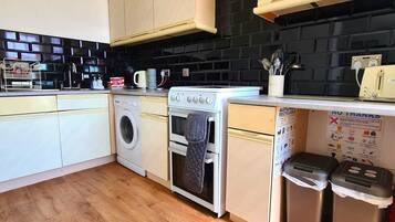 Fridge, microwave, oven, coffee/tea maker