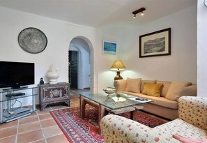 Smart TV, fireplace - Villa 'by the Beach 5 Bedrooms' With Sea View, Wi-fi and Air Conditioning (Marbella)