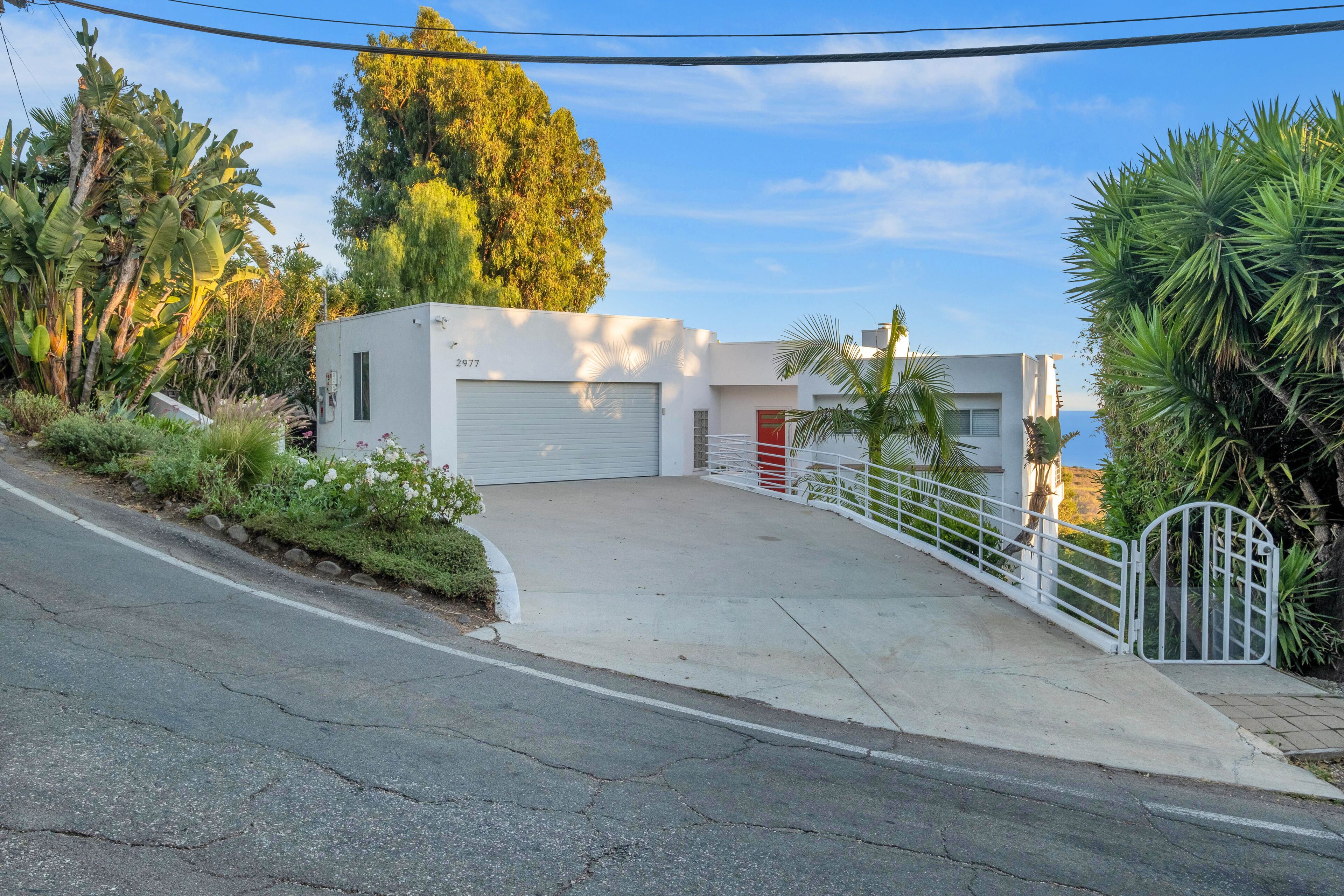 Valley View Hideaway | Modern house in Malibu with panoramic views