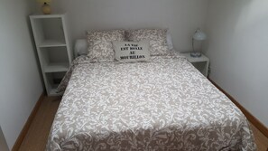 1 quarto, escrivaninha, Wi-Fi, roupa de cama