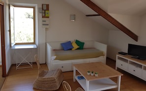 1 camera, una scrivania, Wi-Fi, lenzuola