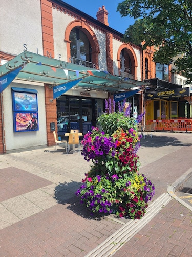 A Victorian laundry now a little (25'x8') dog-friendly let 5mins to town & beach