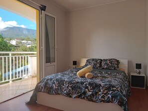 3 chambres, fer et planche à repasser, Wi-Fi, draps fournis