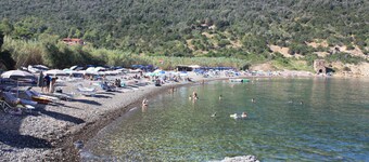 Lovingly furnished vacation apartment with large pool in Nisporto