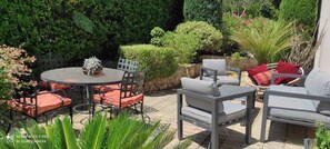 Outdoor dining - Mas Quiétude à Proximité de la Côte et des Sentiers de Randonnées (Saint-Jeannet)