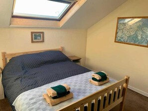 Cottage | 1 bedroom, iron/ironing board, bed sheets - Cottage in Kilmun, Argyll - 2 Bedrooms, Sleeps 2 (Dunoon)