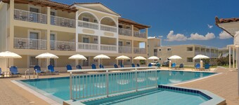 Manousis ApartHotel