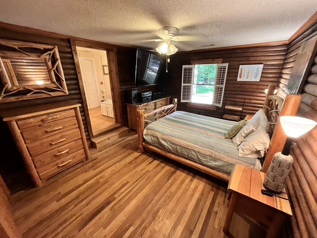 2 bedrooms, iron/ironing board, WiFi (free), bed sheets