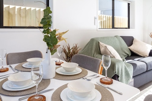 Modern Townhouse Cashel Street 2 bed 2 bath