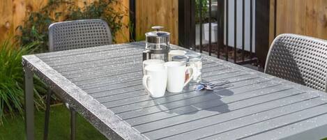 تناول الطعام بالخارج