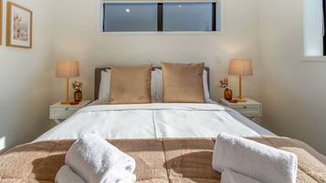 2 makuuhuonetta, silitysrauta/-lauta, ilmainen Wi-Fi, vuodevaatteet