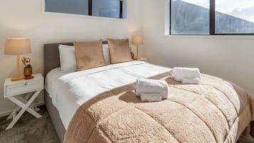 2 slaapkamers, een strijkplank/strijkijzer, gratis wifi, beddengoed