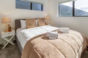 2 slaapkamers, een strijkplank/strijkijzer, gratis wifi, beddengoed