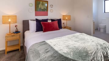 2 dormitorios, tabla de planchar con plancha, wifi gratis y ropa de cama